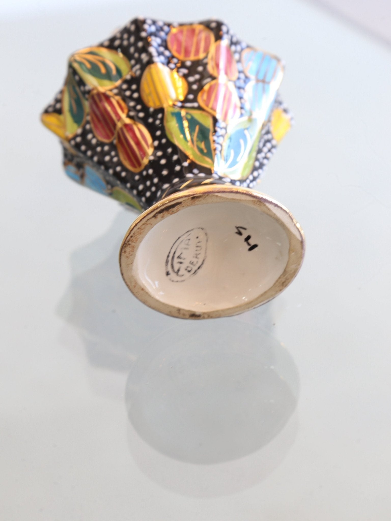 Italian Hand - Painted Umbrella Form Vase, Deruta, 1960s - Lumini Collections