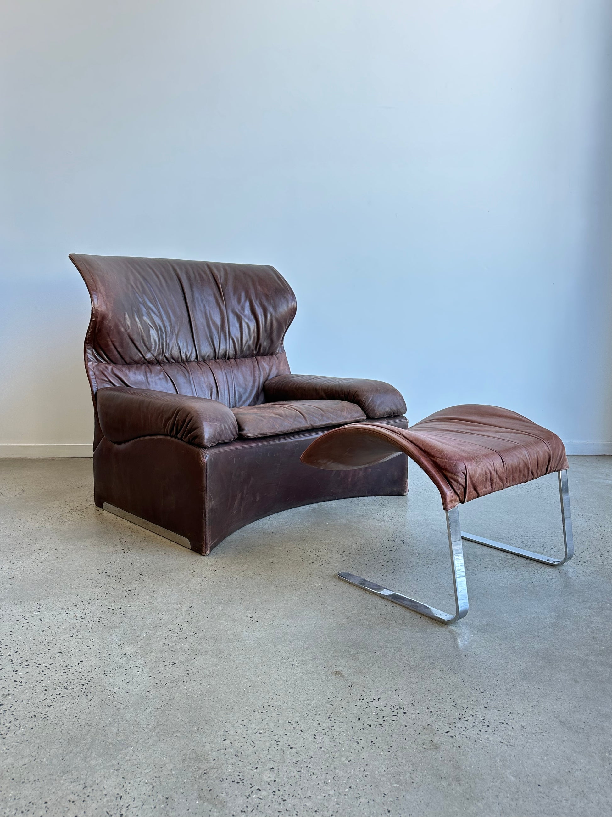 "La Vela"by Giovanni Offredi for Saporiti Italia Brown Leather with Ottoman Lounge Chair, 1960 - Lumini Collections