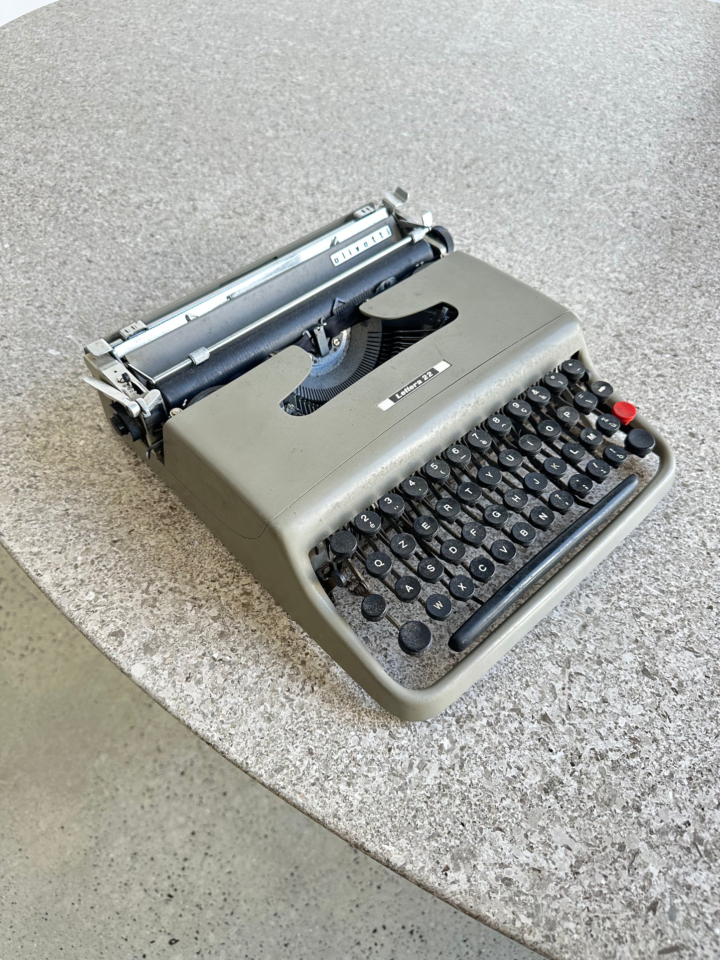 "Lettera 22" by Marcello Nizzoli for Olivetti Typewriter, 1950s - Lumini Collections