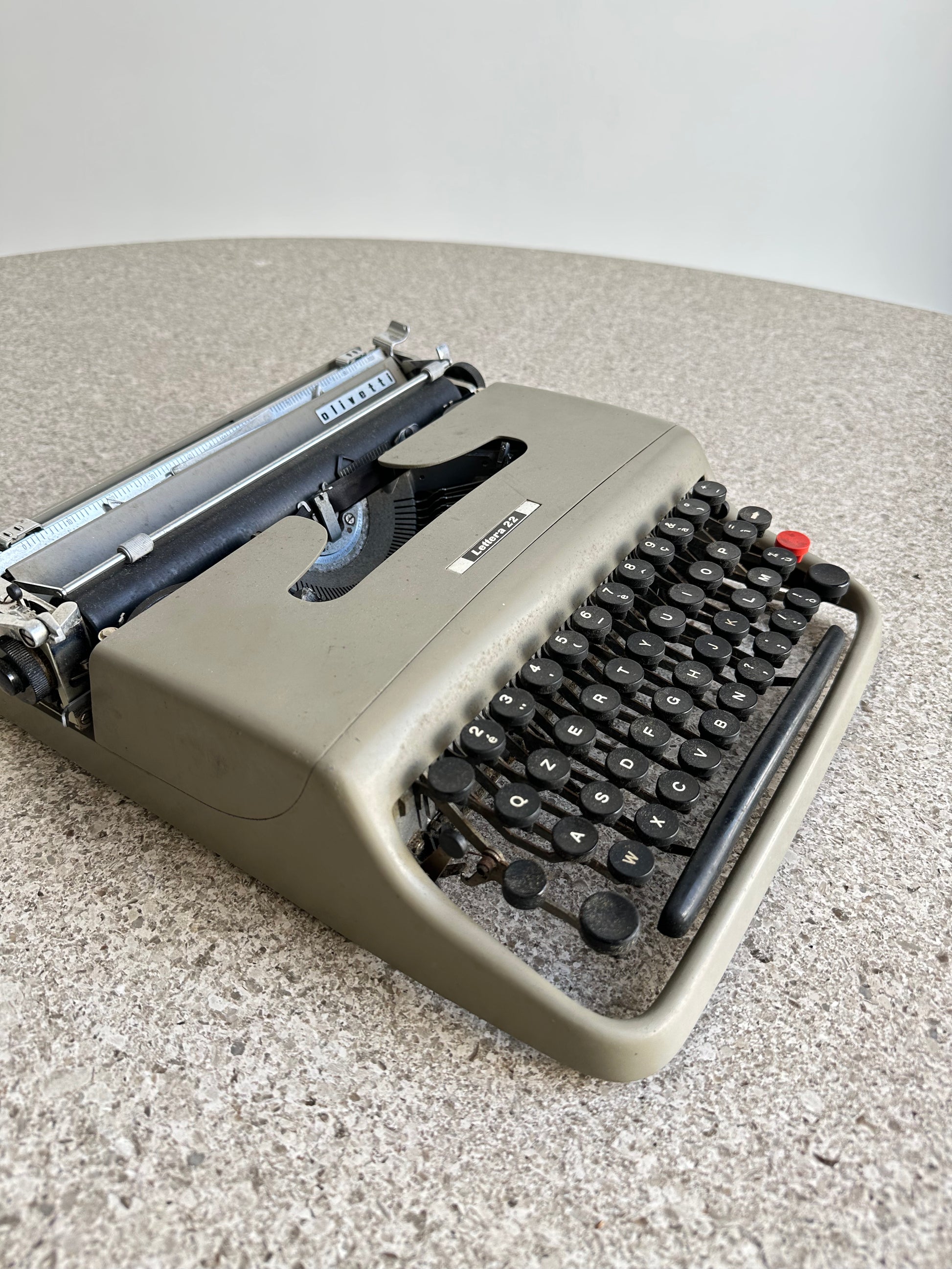 "Lettera 22" by Marcello Nizzoli for Olivetti Typewriter, 1950s - Lumini Collections