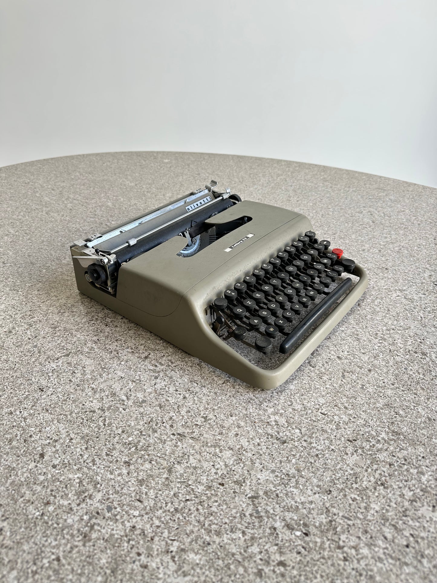 "Lettera 22" by Marcello Nizzoli for Olivetti Typewriter, 1950s Lumini Collections